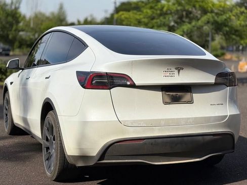 Used 2023 Tesla Model Y Long Range AWD/4WD image 3