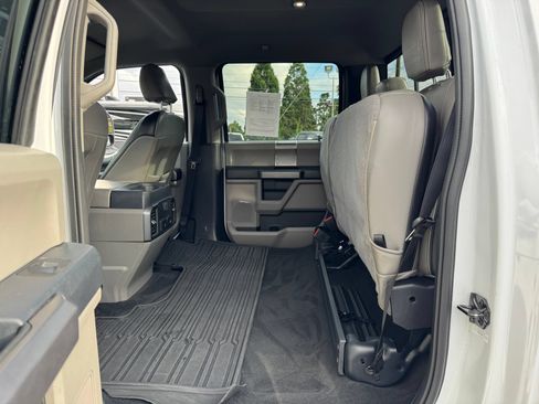 Used 2022 Ford F350 XLT w/ Black Appearance Package AWD/4WD image 36