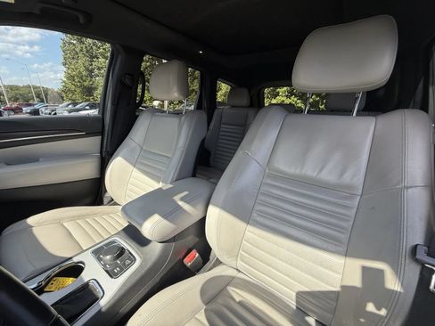 Used 2018 Jeep Grand Cherokee Limited AWD/4WD image 8