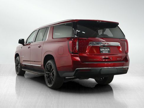 Used 2024 GMC Yukon XL SLT w/ SLT Luxury Package AWD/4WD image 3