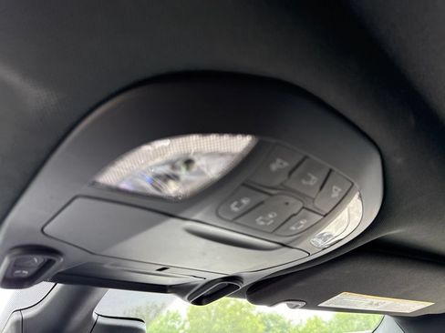 Used 2023 Chrysler Pacifica Limited w/ S Appearance Package FWD image 29