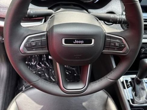 Used 2023 Jeep Compass Latitude w/ Convenience Group AWD/4WD image 8