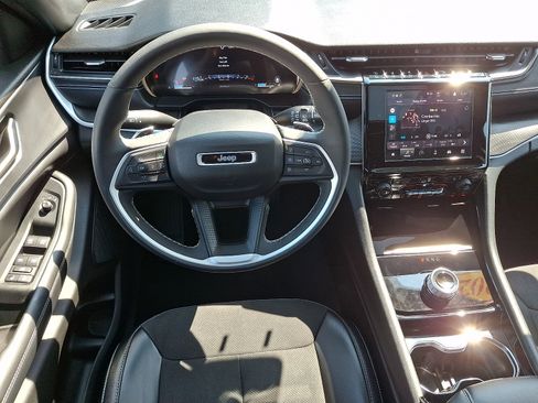 Certified 2023 Jeep Grand Cherokee Altitude AWD/4WD image 12