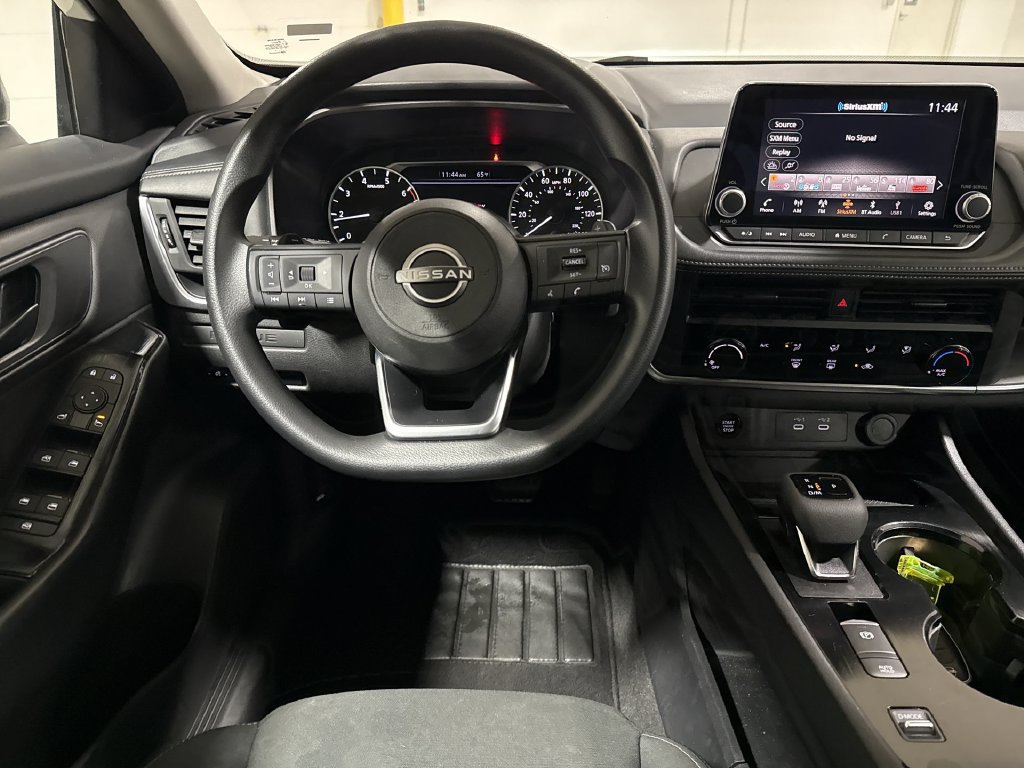 Used 2024 Nissan Rogue S FWD image 11