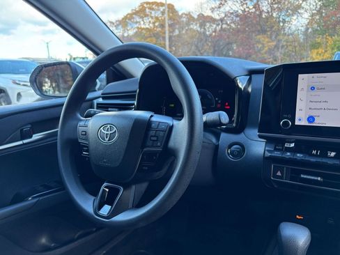 Used 2025 Toyota Camry LE image 33