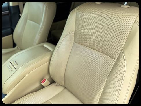 Used 2016 Toyota Highlander Limited Platinum FWD image 18