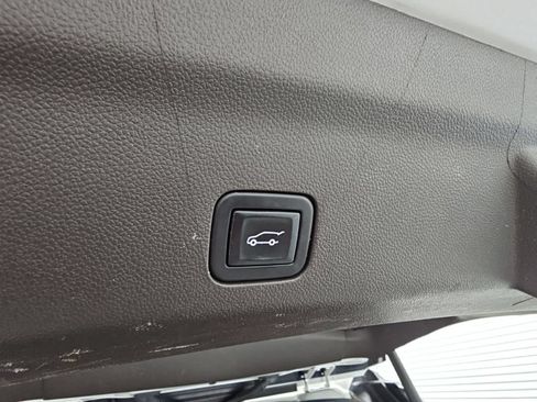Used 2022 Cadillac Escalade Premium Luxury w/ Performance Package AWD/4WD image 40