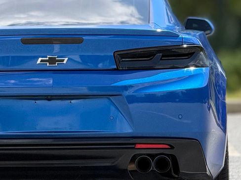 Used 2017 Chevrolet Camaro LT RWD image 17