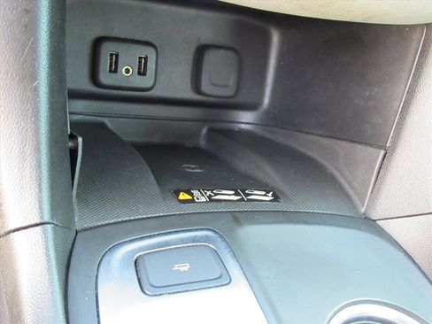 Used 2018 Chevrolet Equinox Premier image 24