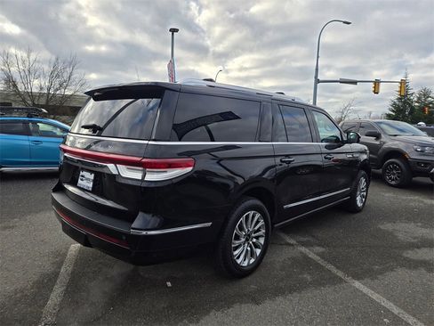 Used 2024 Lincoln Navigator L 4WD image 5