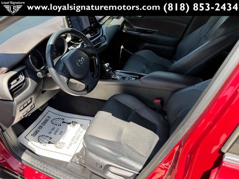 Used 2019 Toyota C-HR Limited FWD image 15