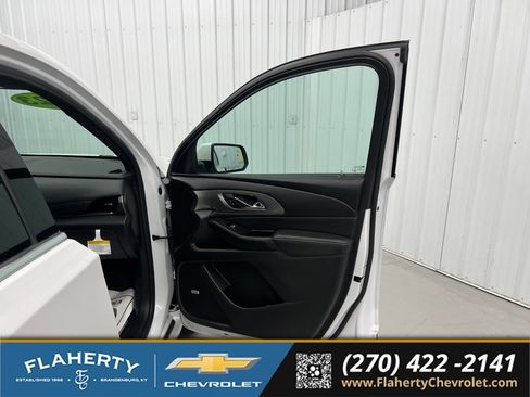 Used 2023 Chevrolet Traverse Premier AWD/4WD image 14