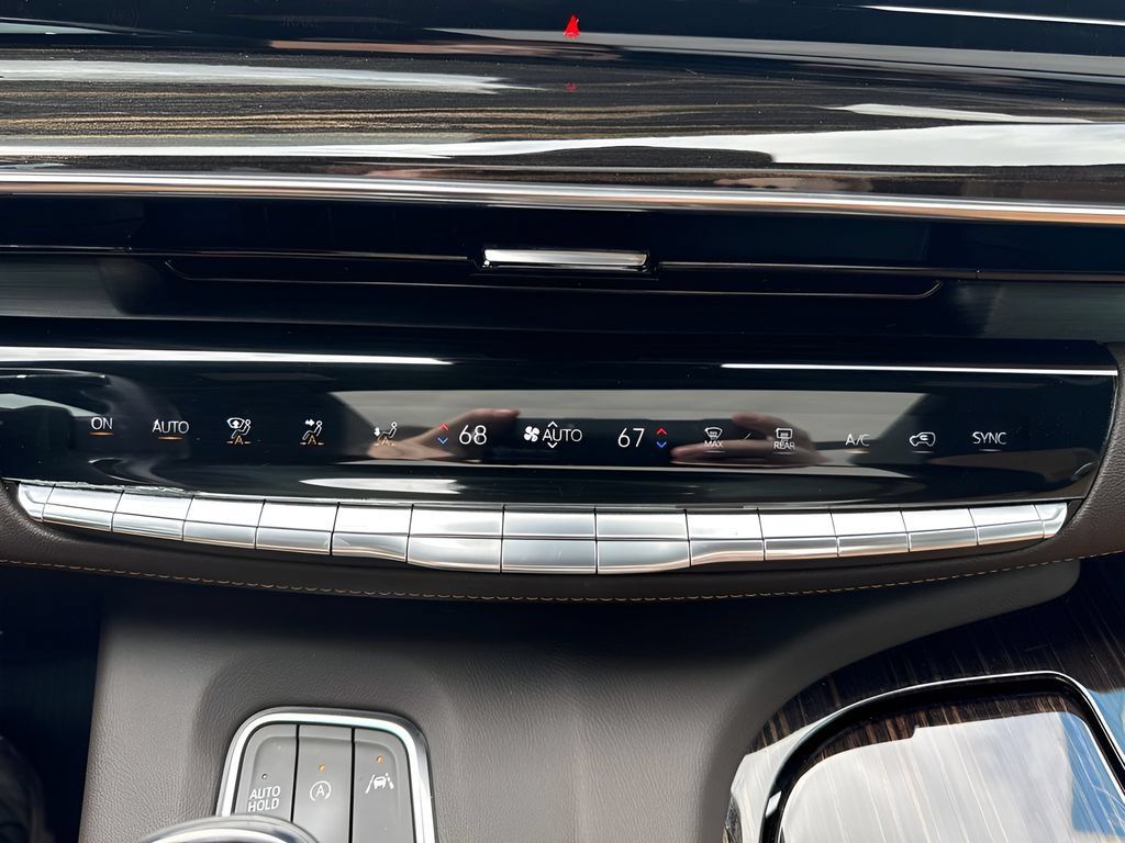 Used 2022 Cadillac Escalade Premium Luxury RWD image 22