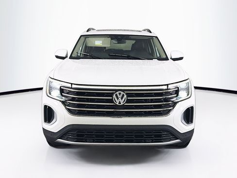 Used 2024 Volkswagen Atlas SE FWD image 2