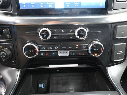 Used 2022 Ford F150 Lariat w/ Equipment Group 502A High AWD/4WD image 17