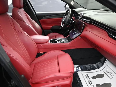 Used 2023 Maserati Grecale Modena image 37