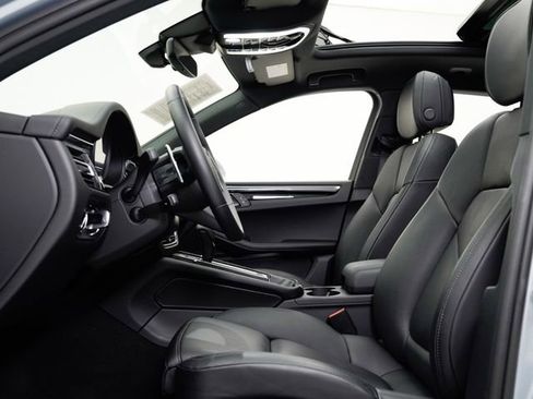 Certified 2026 Porsche Macan AWD/4WD image 35