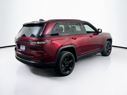 Used 2023 Jeep Grand Cherokee Altitude AWD/4WD image 5