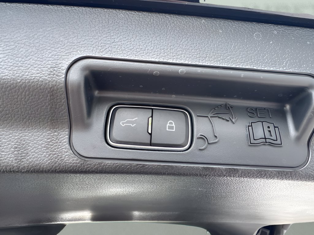 Used 2023 Ford Explorer XLT w/ Equipment Group 202A AWD/4WD image 30