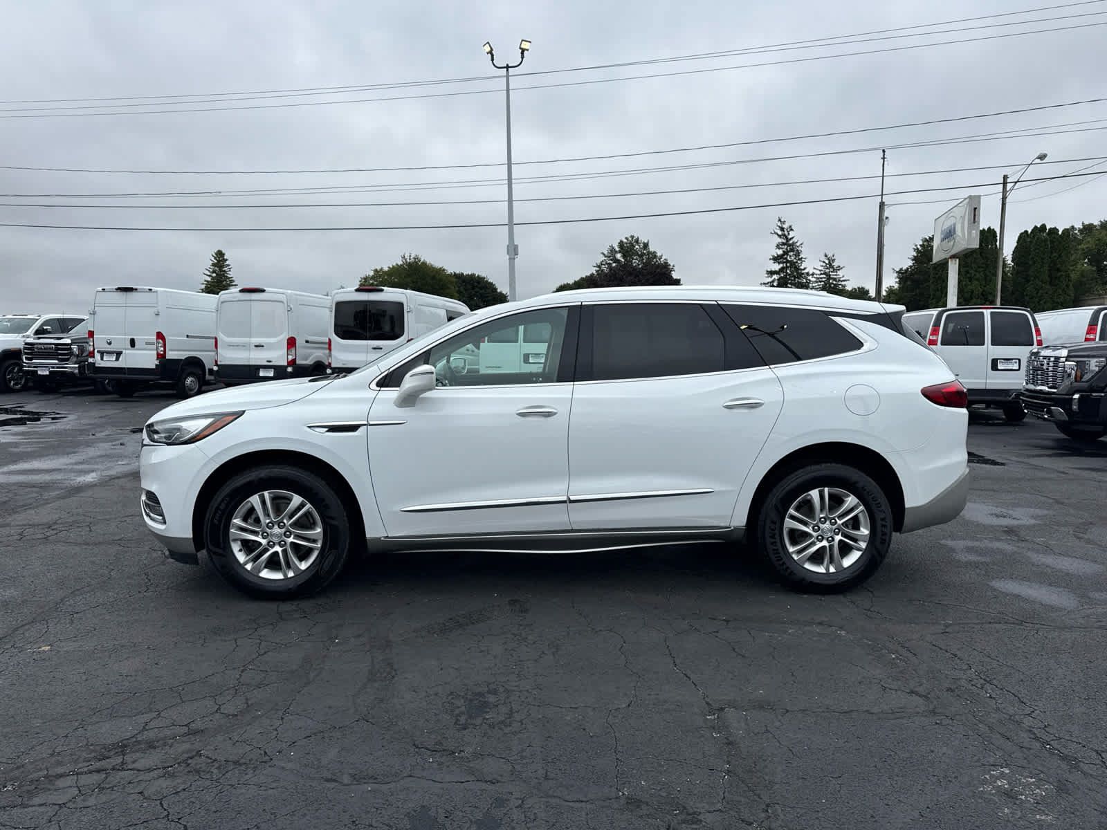 Certified 2020 Buick Enclave Essence w/ Sound and Sites Package AWD/4WD image 2