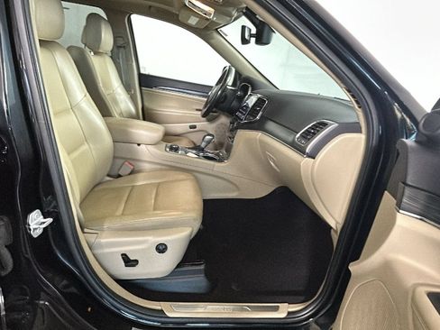 Used 2020 Jeep Grand Cherokee Limited AWD/4WD image 32
