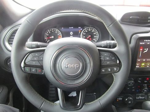 Used 2021 Jeep Renegade Latitude image 12