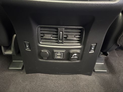 Used 2023 Nissan Titan PRO-4X w/ Pro-4x Convenience Package AWD/4WD image 30
