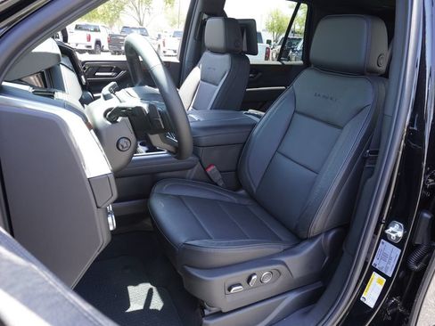 New 2026 GMC Yukon Denali w/ Denali Reserve Package AWD/4WD image 16
