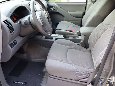 Used 2017 Nissan Frontier SV image 14