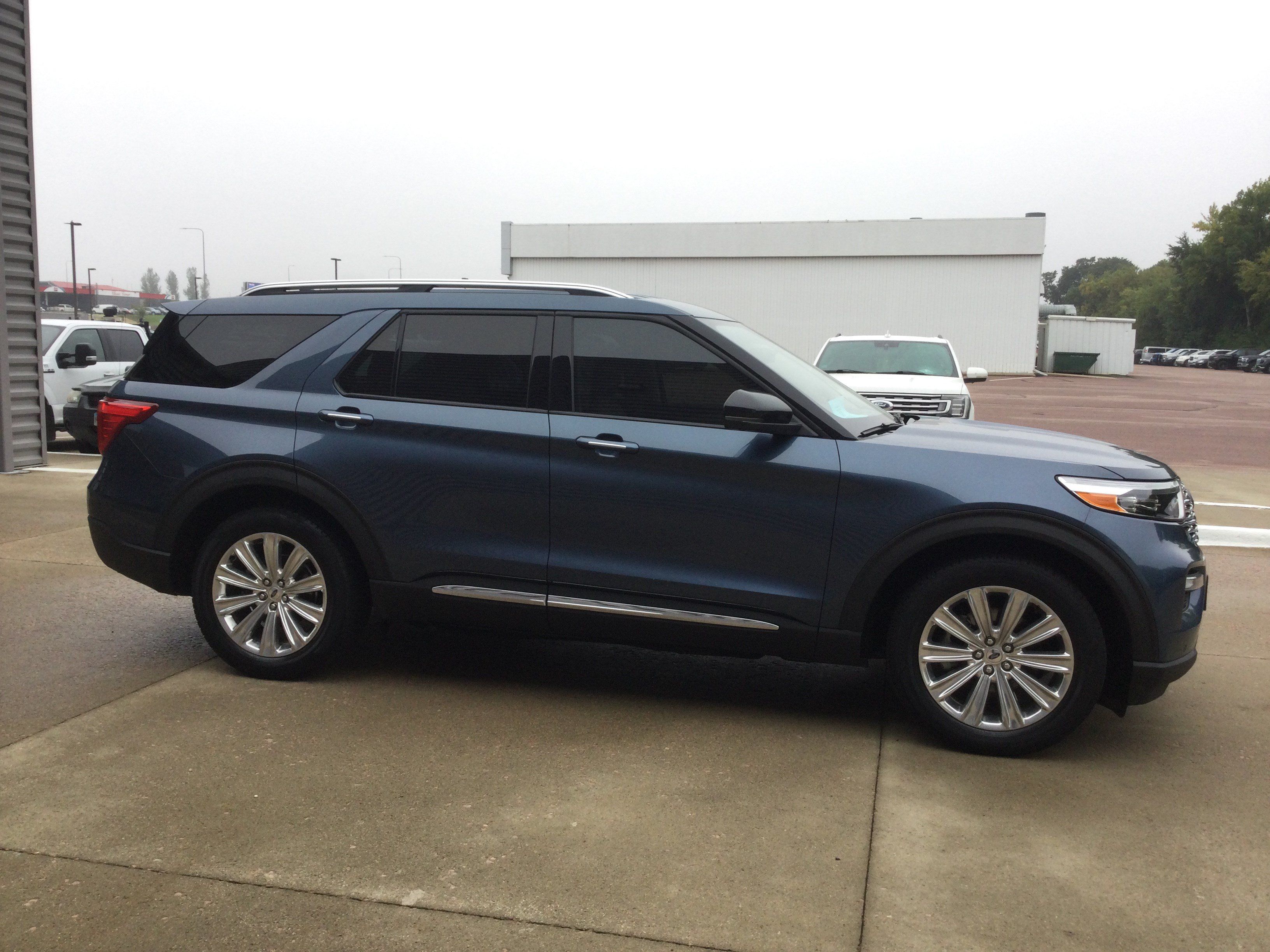 Used 2020 Ford Explorer Limited w/ Class III Trailer Tow Package AWD/4WD image 3
