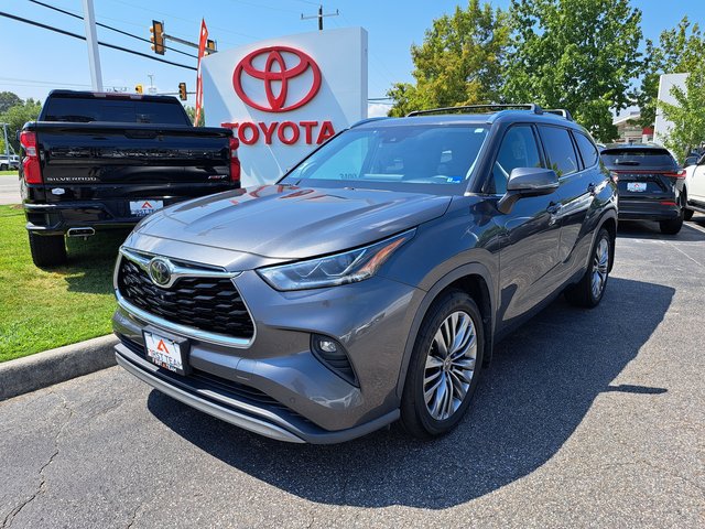 Used 2020 Toyota Highlander Platinum AWD/4WD image 2