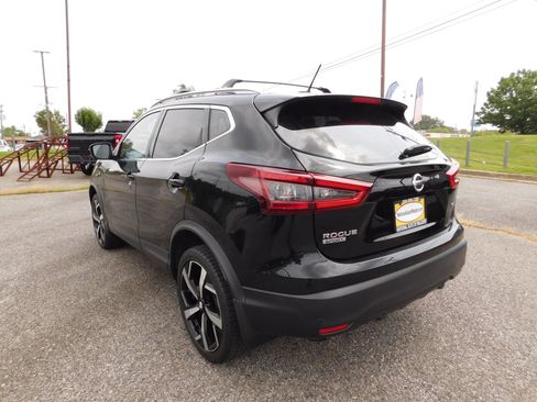 Used 2021 Nissan Rogue Sport SL FWD image 4