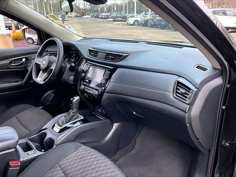 Used 2019 Nissan Rogue SV image 14