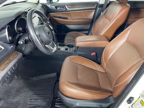 Used 2019 Subaru Outback 3.6R Touring w/ Popular Package #3A AWD/4WD image 2