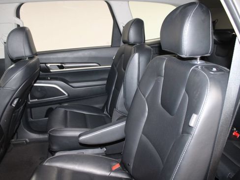 Used 2025 Kia Telluride S FWD image 18