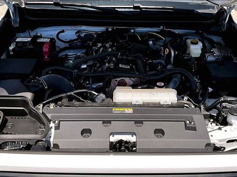 Certified 2025 Toyota Tacoma SR5 w/ SR5 Upgrade Package AWD/4WD image 30