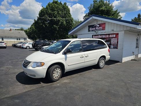 Used 2007 Chrysler Town & Country LX w/ Popular Equipment Group II FWD image 5
