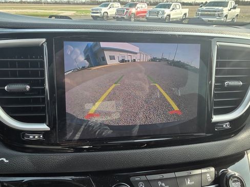 Used 2023 Chrysler Pacifica Touring-L FWD image 18
