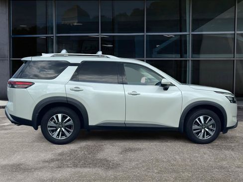 Used 2023 Nissan Pathfinder SL w/ Cargo Package AWD/4WD image 4