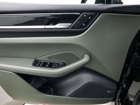 Certified 2025 Porsche Macan 4 Electric AWD/4WD image 18