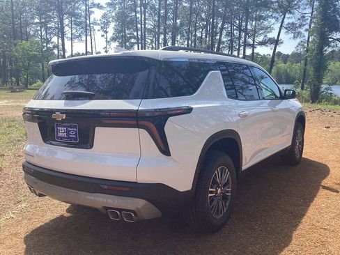 New 2026 Chevrolet Traverse LT w/ Driver Confidence Package FWD image 4
