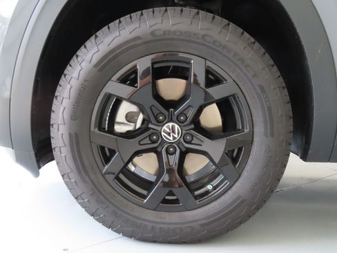 New 2025 Volkswagen Atlas Peak Edition SE image 28