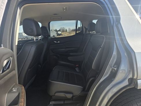 Used 2023 GMC Acadia Denali w/ Denali Technology Package image 9