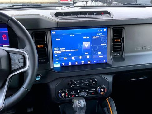 Used 2024 Ford Bronco Badlands image 6