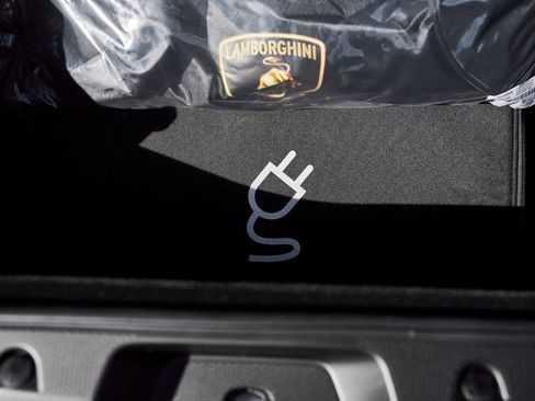 Used 2025 Lamborghini Revuelto image 21