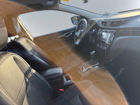 Used 2017 Nissan Rogue Sport SL image 39