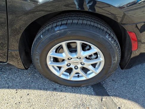 Used 2022 Chrysler Voyager LX image 7