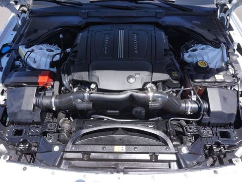 Used 2017 Jaguar XF RWD image 9