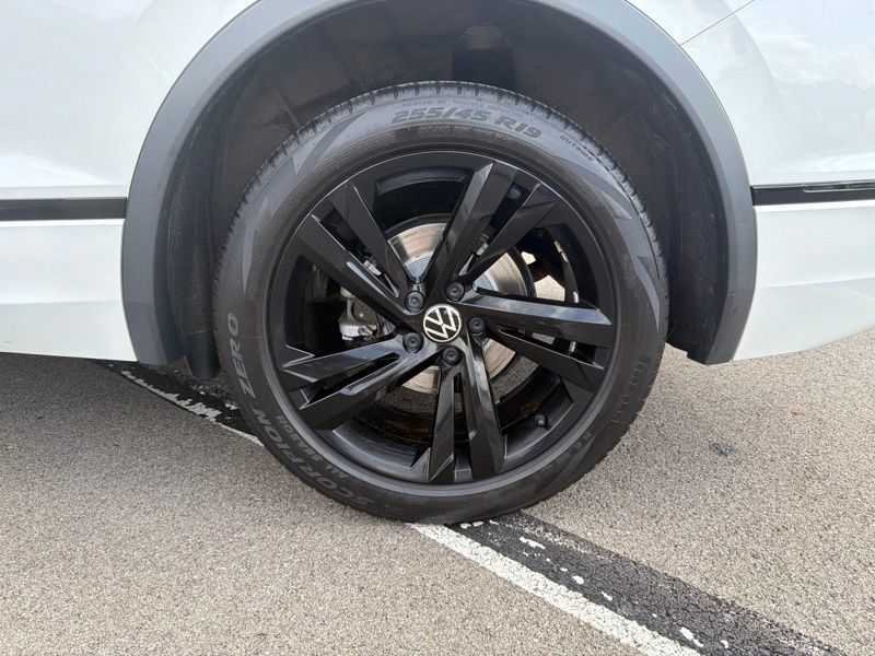 Used 2023 Volkswagen Tiguan SE R-Line FWD image 37
