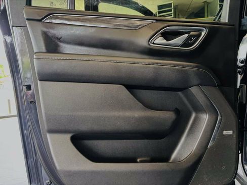 Used 2023 GMC Yukon XL SLT AWD/4WD image 32